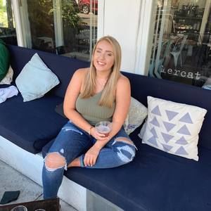 Meet your Posher, Eva